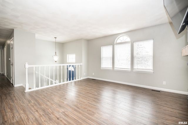 124 FREEDOM Trail, East Peoria, IL 61611