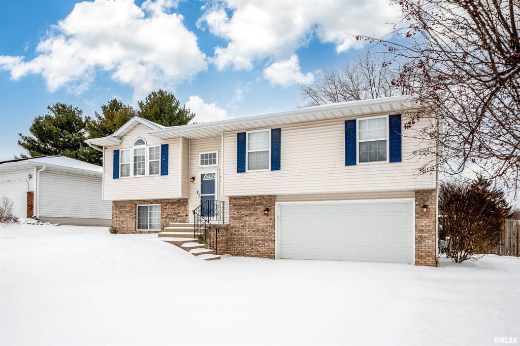 124 FREEDOM Trail, East Peoria, IL 61611