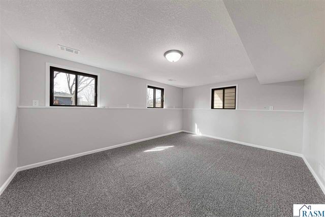 219 James Avenue, Mankato, MN 56001