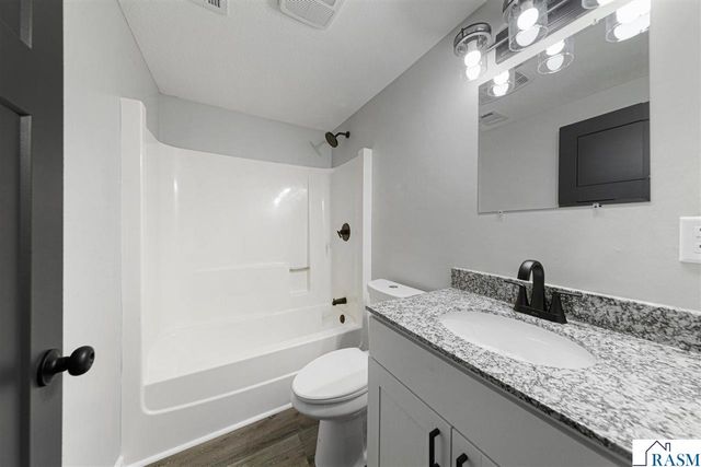 219 James Avenue, Mankato, MN 56001