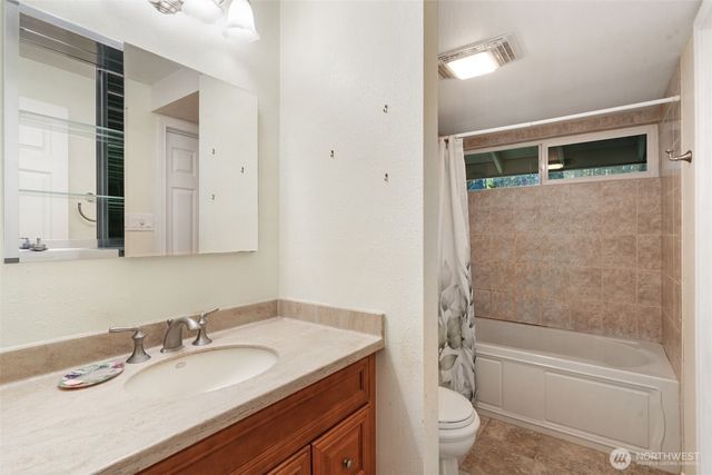 9565 Emerald Drive SE, Port Orchard, WA 98367