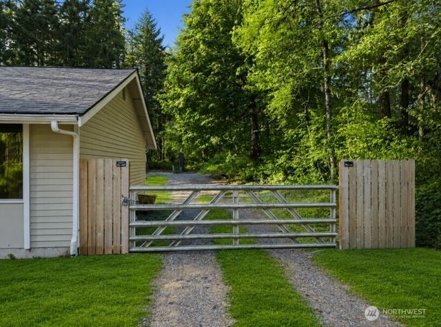 9565 Emerald Drive SE, Port Orchard, WA 98367