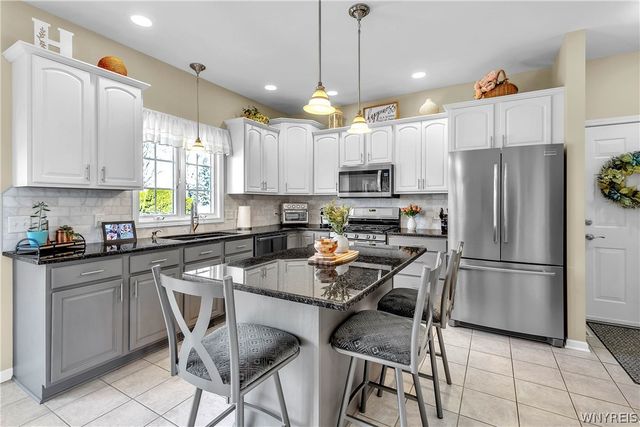 7374 Graydon Drive, Wheatfield, NY 14120