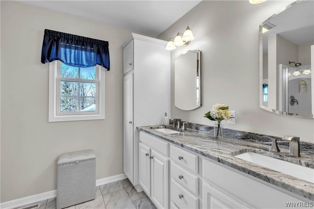 7374 Graydon Drive, Wheatfield, NY 14120
