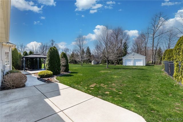 7374 Graydon Drive, Wheatfield, NY 14120