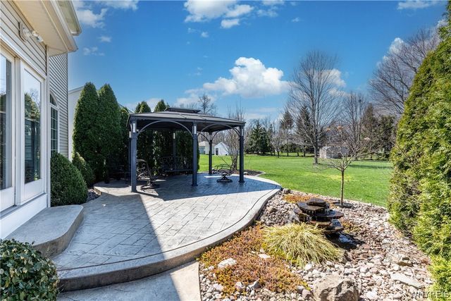 7374 Graydon Drive, Wheatfield, NY 14120