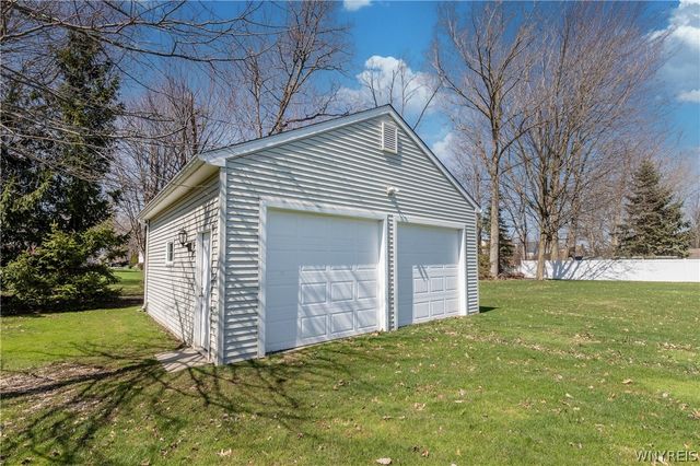 7374 Graydon Drive, Wheatfield, NY 14120