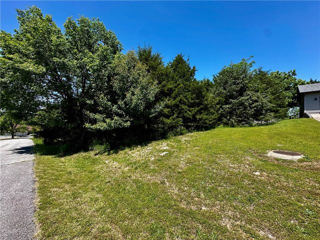 5 Bandy Drive, Holiday Island, AR 72631