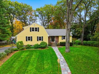 5 Carnegie Place, Lexington, MA 02420