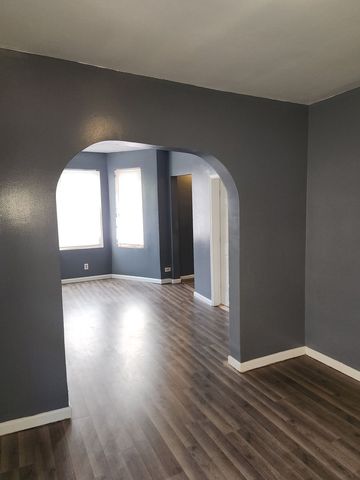 4224 W Thomas Street, Chicago, IL 60651