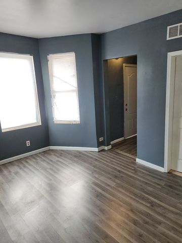 4224 W Thomas Street, Chicago, IL 60651