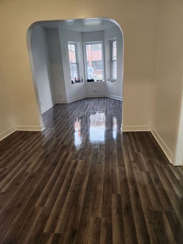 4224 W Thomas Street, Chicago, IL 60651