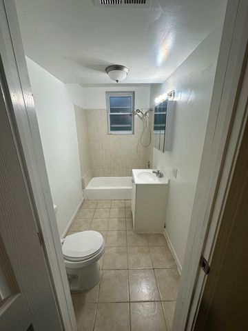 4224 W Thomas Street, Chicago, IL 60651