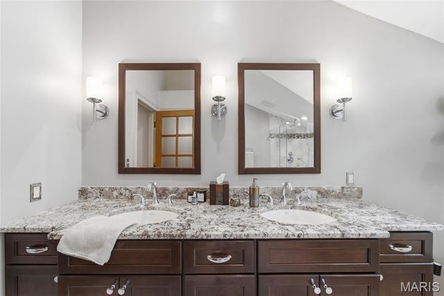 1107 N Oxfordshire Lane, Edwardsville, IL 62025