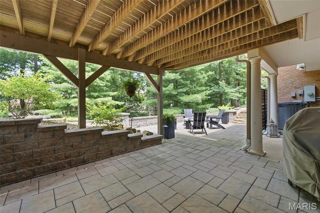 1107 N Oxfordshire Lane, Edwardsville, IL 62025