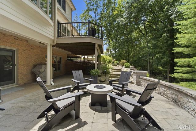 1107 N Oxfordshire Lane, Edwardsville, IL 62025
