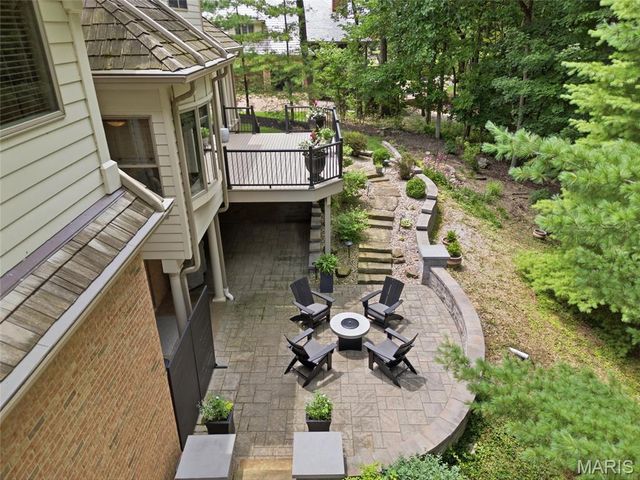 1107 N Oxfordshire Lane, Edwardsville, IL 62025