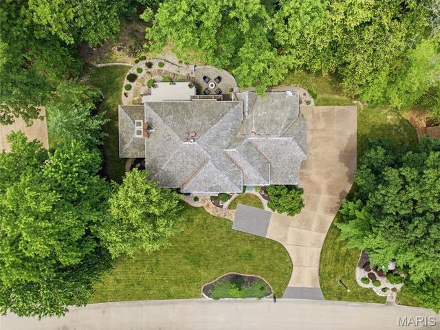 1107 N Oxfordshire Lane, Edwardsville, IL 62025