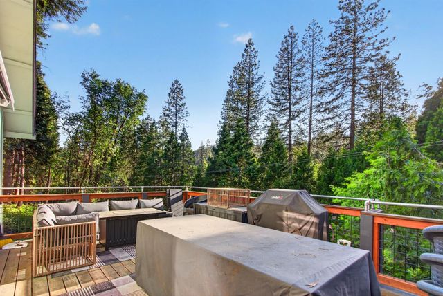 22437 Robin Hood, Tuolumne, CA 95383