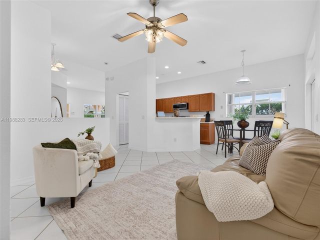 4317 SE Willow Ridge Dr, Weston, FL 33331