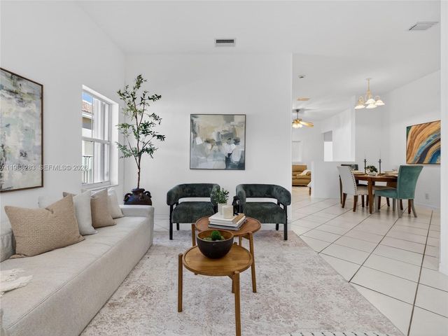 4317 SE Willow Ridge Dr, Weston, FL 33331