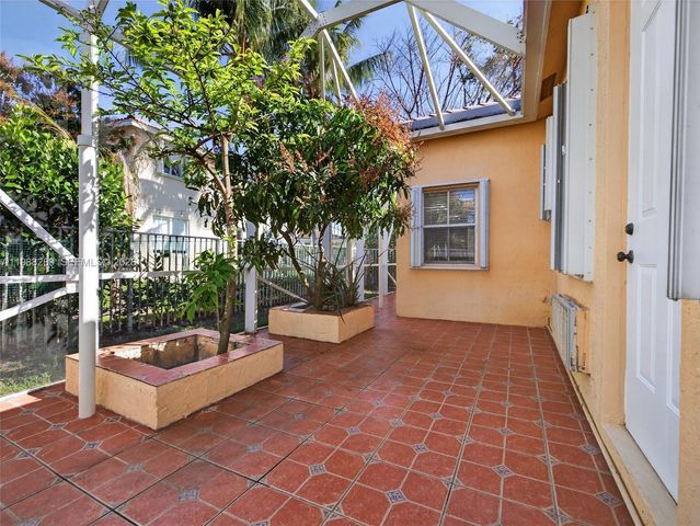 4317 SE Willow Ridge Dr, Weston, FL 33331