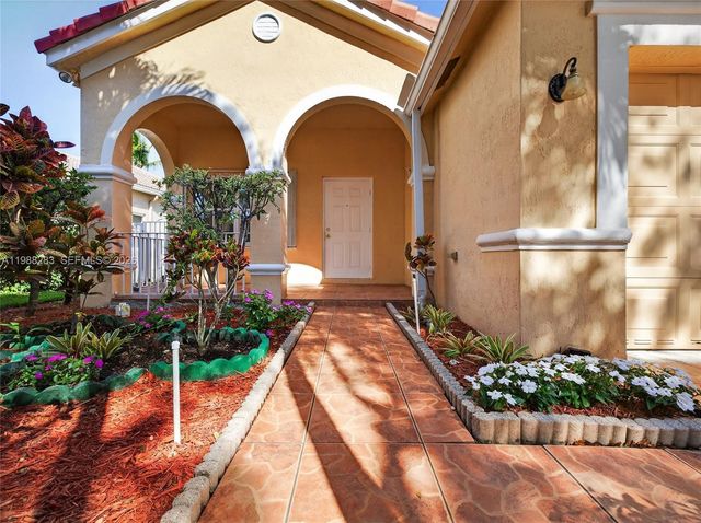 4317 SE Willow Ridge Dr, Weston, FL 33331