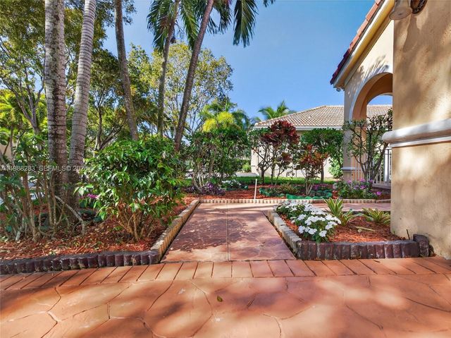 4317 SE Willow Ridge Dr, Weston, FL 33331