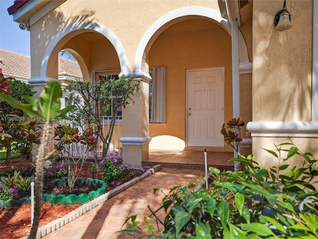 4317 SE Willow Ridge Dr, Weston, FL 33331