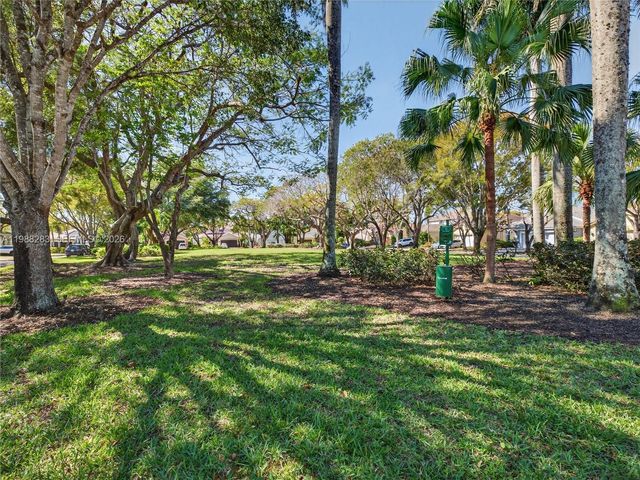 4317 SE Willow Ridge Dr, Weston, FL 33331
