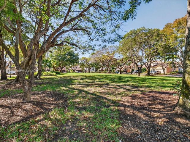 4317 SE Willow Ridge Dr, Weston, FL 33331