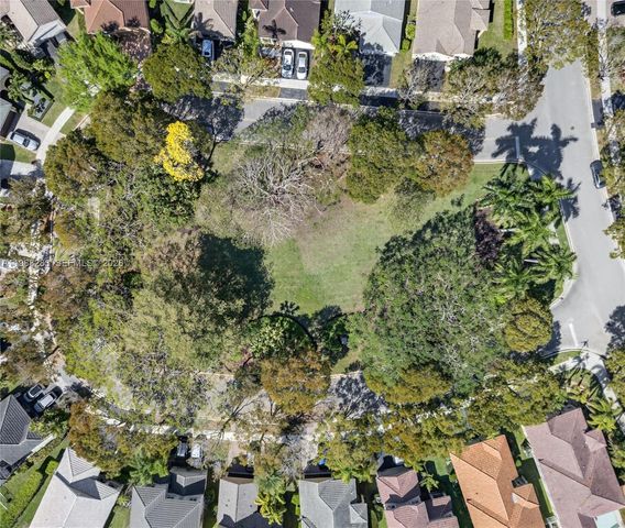 4317 SE Willow Ridge Dr, Weston, FL 33331