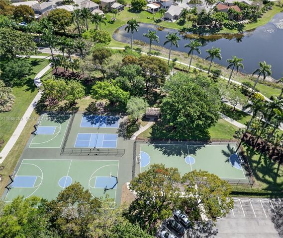 4317 SE Willow Ridge Dr, Weston, FL 33331