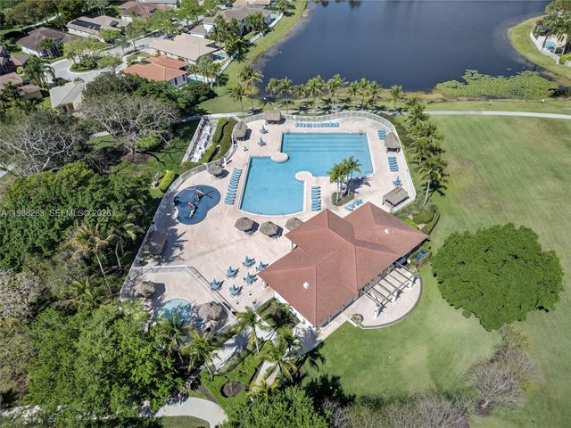 4317 SE Willow Ridge Dr, Weston, FL 33331