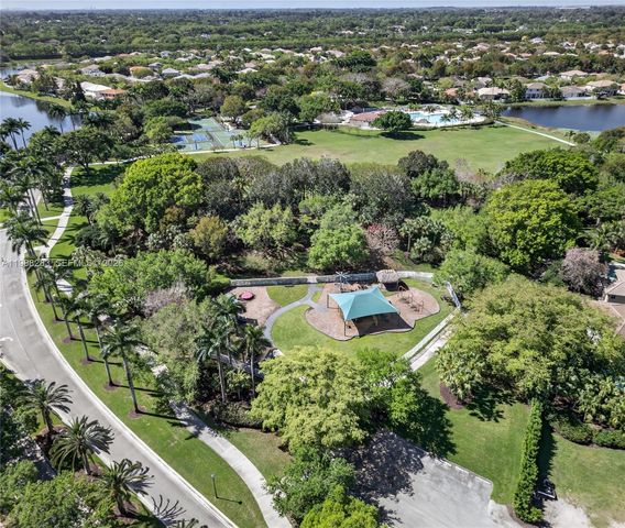 4317 SE Willow Ridge Dr, Weston, FL 33331