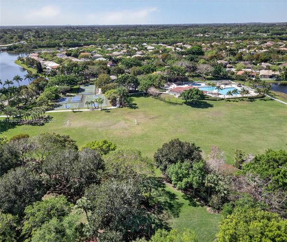 4317 SE Willow Ridge Dr, Weston, FL 33331