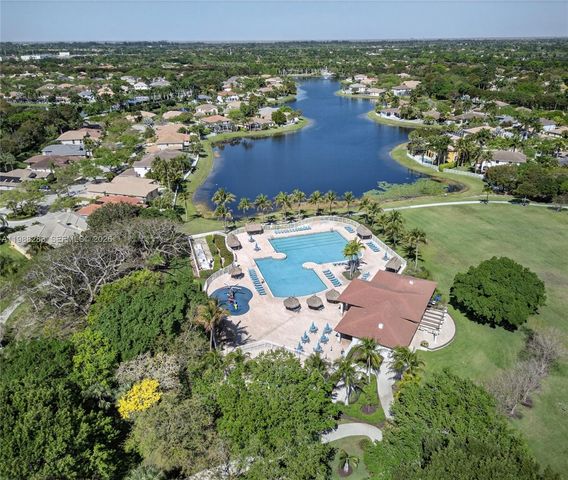 4317 SE Willow Ridge Dr, Weston, FL 33331