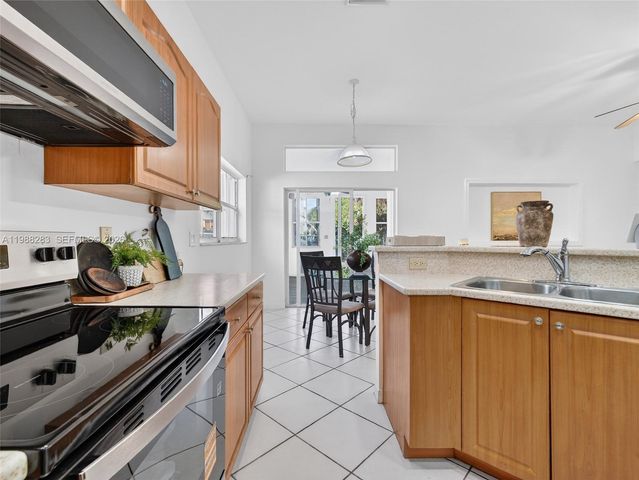 4317 SE Willow Ridge Dr, Weston, FL 33331