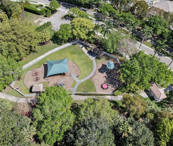 4317 SE Willow Ridge Dr, Weston, FL 33331