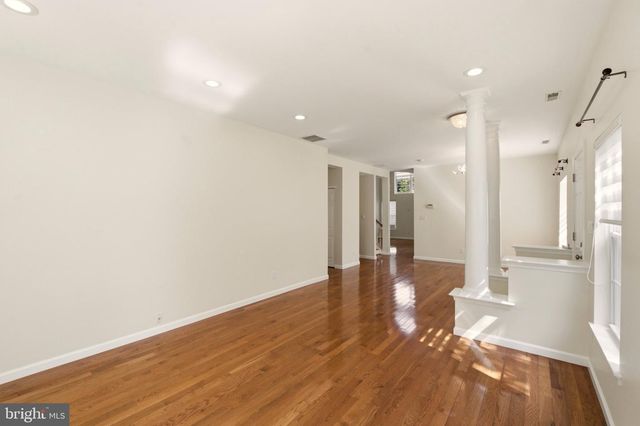 8607 NORMANDY DR, Mt Laurel, NJ 08054