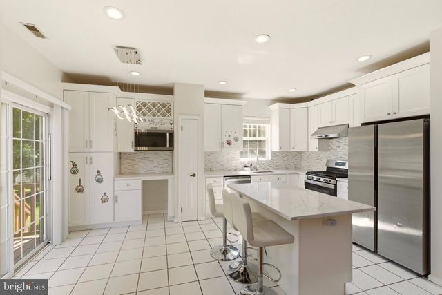 8607 NORMANDY DR, Mt Laurel, NJ 08054