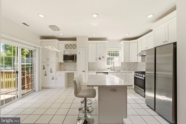8607 NORMANDY DR, Mt Laurel, NJ 08054