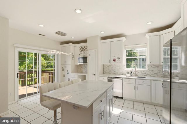8607 NORMANDY DR, Mt Laurel, NJ 08054