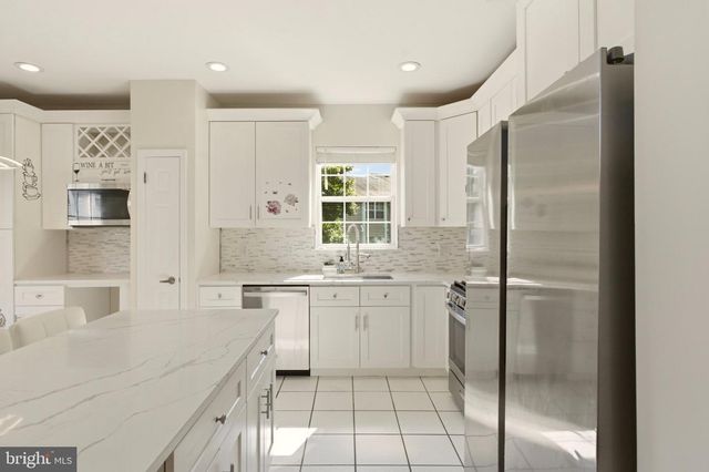 8607 NORMANDY DR, Mt Laurel, NJ 08054