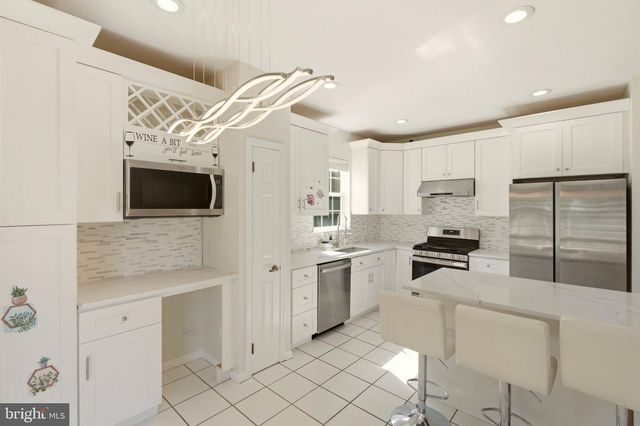 8607 NORMANDY DR, Mt Laurel, NJ 08054