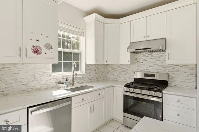 8607 NORMANDY DR, Mt Laurel, NJ 08054
