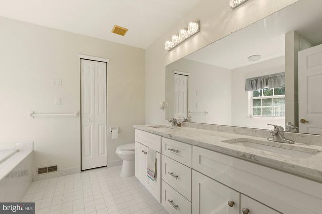 8607 NORMANDY DR, Mt Laurel, NJ 08054