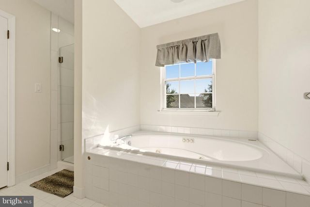 8607 NORMANDY DR, Mt Laurel, NJ 08054