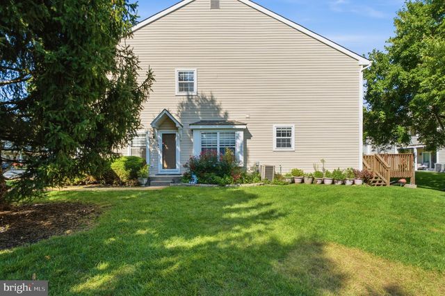 8607 NORMANDY DR, Mt Laurel, NJ 08054