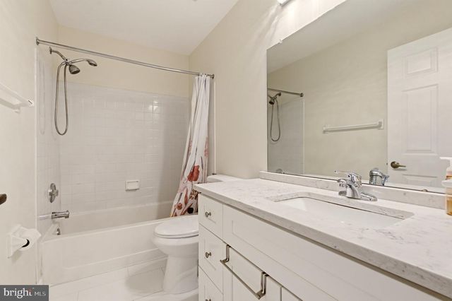 8607 NORMANDY DR, Mt Laurel, NJ 08054